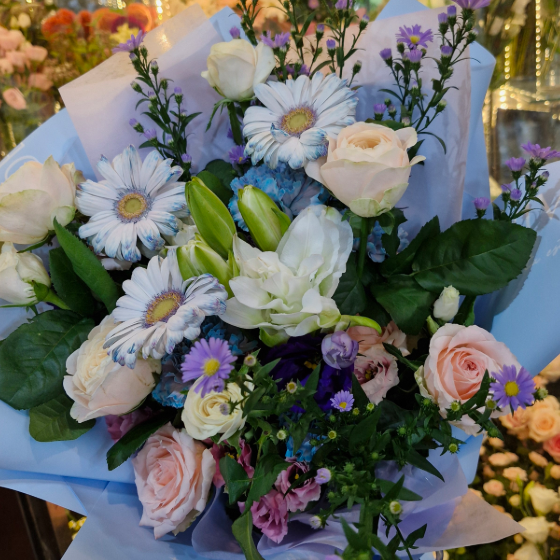 여친생일 블루.화이트기념꽃다발